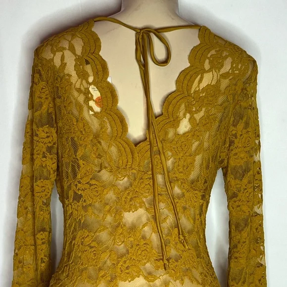 BRAND NEW GOLD YELLOW LACE LONG SLEEVE BODYSUIT SIZE LARGE - Picture 3 of 3
